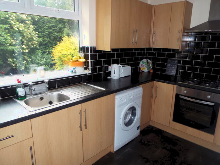 3 Bedroom Semi-Detached House To Rent In Henry Avenue, Mansfield, NG19