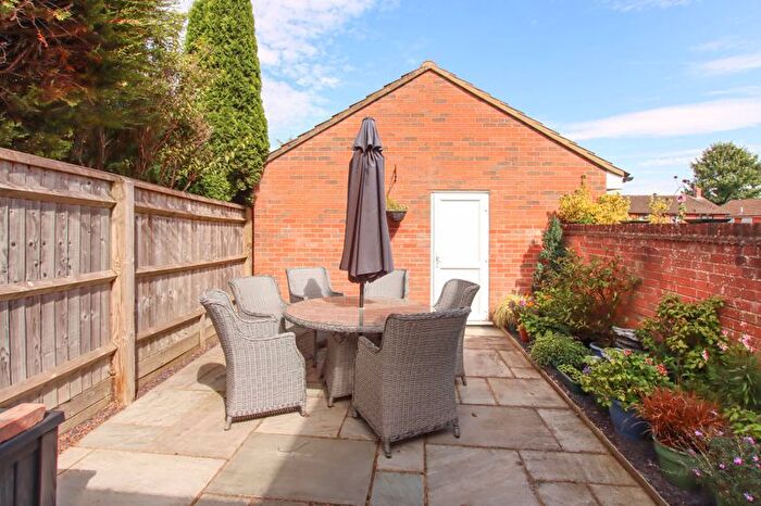 4 Bedroom Detached House For Sale In Thorntree Drive, Tring, HP23