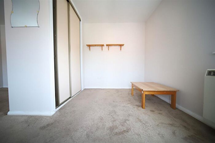 1 Bedroom Flat To Rent In Streamside Close, London, N9