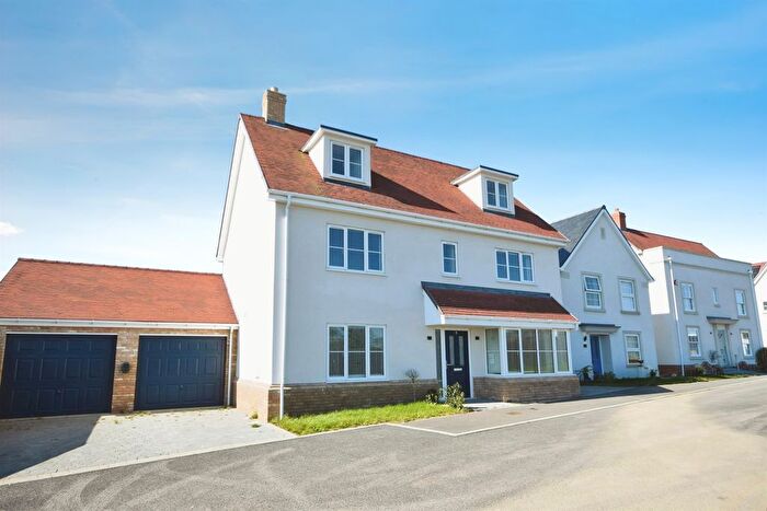 6 Bedroom Detached House For Sale In Rutland Place, Rettendon Common, Chelmsford, CM3