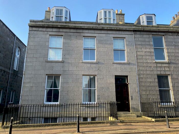 2 Bedroom Flat To Rent In Crown Terrace, Ground Floor, Aberdeen, AB11