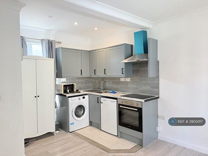 1 Bedroom Flat To Rent In Queens Road, Brighton, BN1