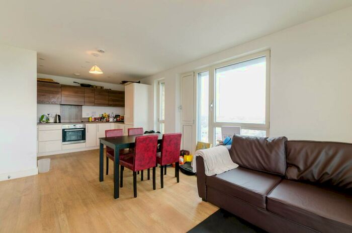 2 Bedroom Flat To Rent In Jefferson Plaza, Bow, London, E3