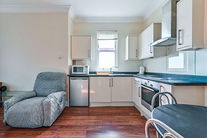 Studio To Rent In High Road, Stoke Newington, London, N15