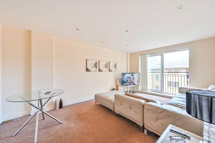 2 Bedroom Flat For Sale In Newport Avenue, Docklands, London, E14