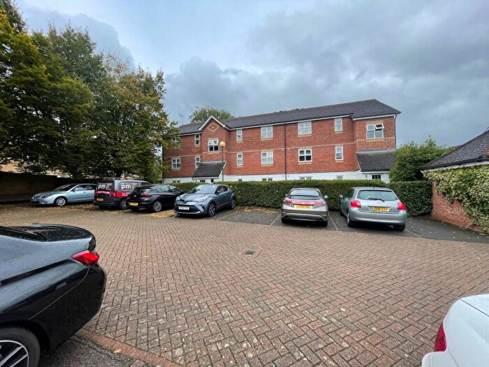 2 Bedroom Flat To Rent In Harper Close, Southgate, N14