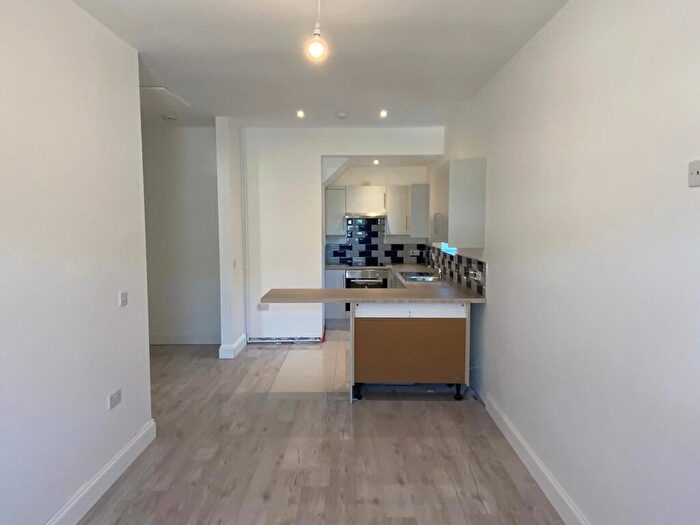 1 Bedroom Flat To Rent In Henry Road, Southampton, SO15