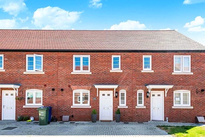 3 Bedroom Terraced House For Sale In Wetherby Road, Bicester, OX26