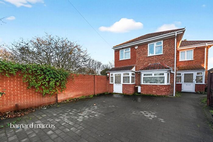 6 Bedroom Detached House For Sale In Hereford Road, Feltham, TW13