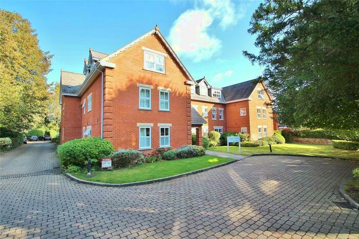2 Bedroom Apartment To Rent In Horsell, GU21