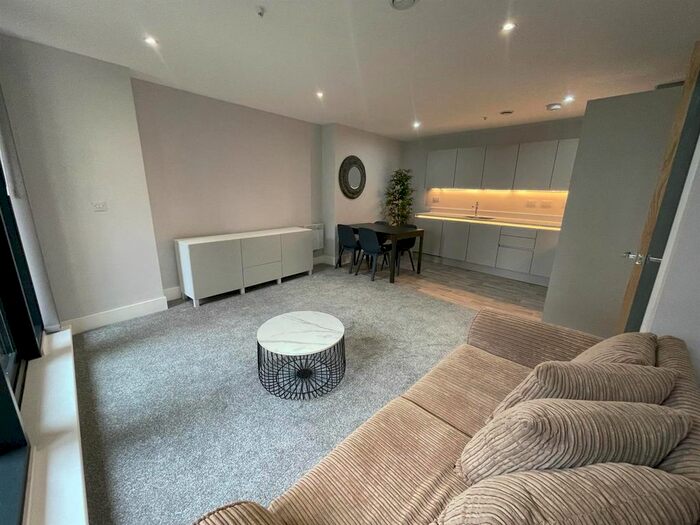 2 Bedroom Flat To Rent In The Hallmark, Cheetham Hill Road, Manchester, M4