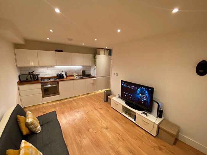 1 Bedroom Flat For Sale In Tolworth Rise South, Surbiton, KT5