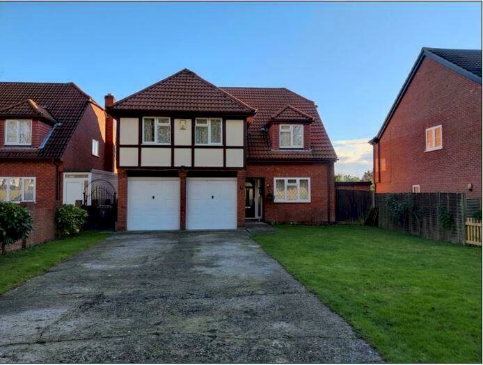 4 Bedroom Detached House To Rent In Reading, Berkshire, RG2