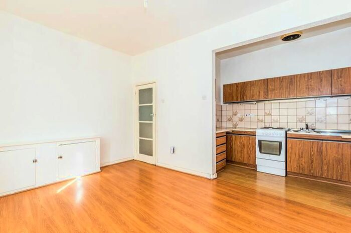 1 Bedroom Property To Rent In North End Avenue, Portsmouth PO2