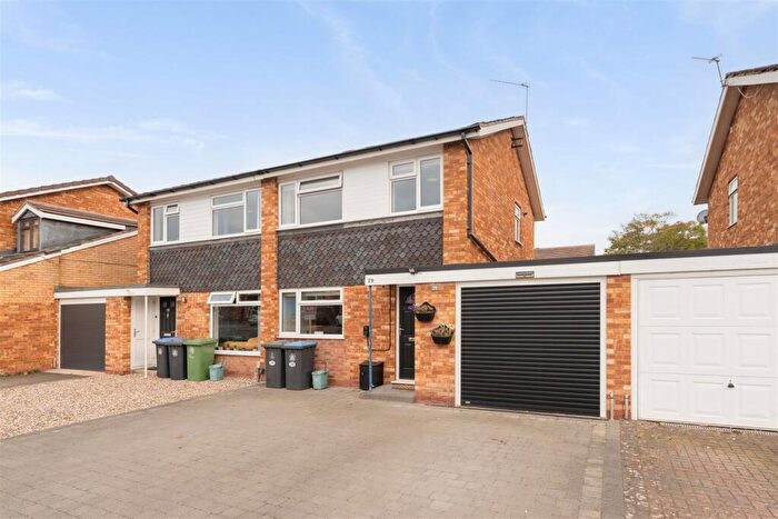 3 Bedroom Semi Detached House For Sale In Westfield Crescent, Wellesbourne, Warwick, CV35