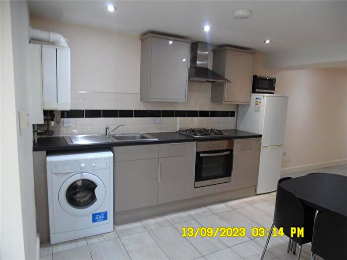 1 Bedroom Flat To Rent In Richmond Road, Roath, Cardiff, CF24