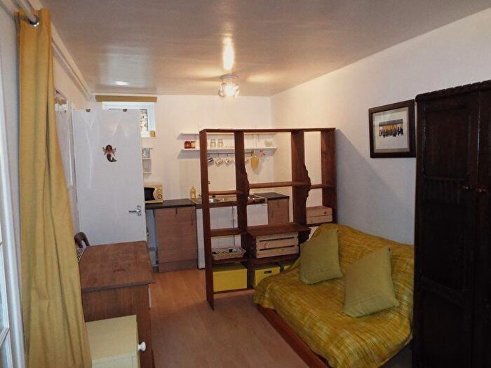 Studio To Rent In Norfolk Close, Stirchley, Birmingham, B30