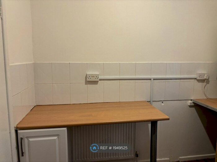 2 Bedroom Flat To Rent In Kings Hill, Hengoed, CF82