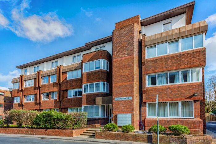 2 Bedroom Flat To Rent In Cantelupe Road, East Grinstead RH19