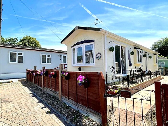 2 Bedroom Mobile Home For Sale In Hill Corner Farm Park, Sandy Lane, Farnborough, Hampshire, GU14