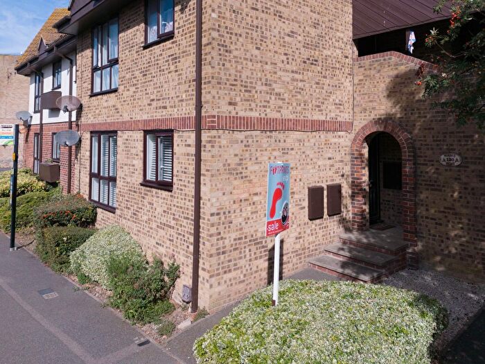 2 Bedroom Flat For Sale In Minnis Road, Birchington, CT7