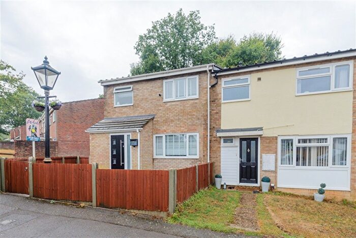3 Bedroom End Terrace House For Sale In Conifer Drive, Lords Wood, Chatham, Kent, ME5