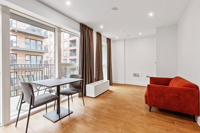 Flat To Rent In Uncle Colindale, Aerial Square, NW9