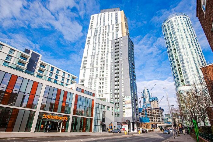 2 Bedroom Flat To Rent In Gladwin Tower, Wandsworth Road, London, SW8