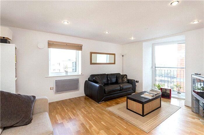 1 Bedroom Flat To Rent In Holland Gardens, Brentford, TW8