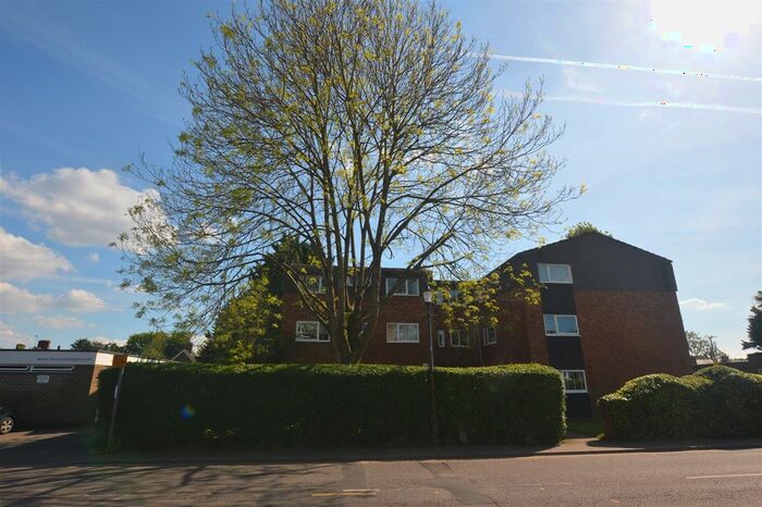 2 Bedroom Flat To Rent In The Guildhouse, New Road, Croxley Green, WD3