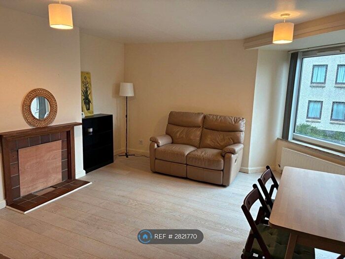2 Bedroom Flat To Rent In New Arthur Place, Edinburgh, EH8