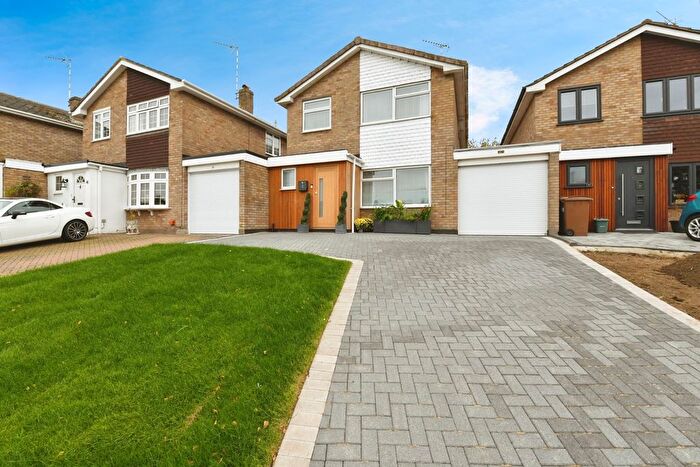 4 Bedroom Detached House For Sale In Riffhams Drive, Great Baddow, Chelmsford, Essex, CM2