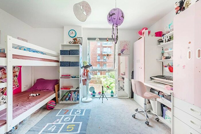 2 Bedroom Flat To Rent In Eastman Village, Harrow, HA1