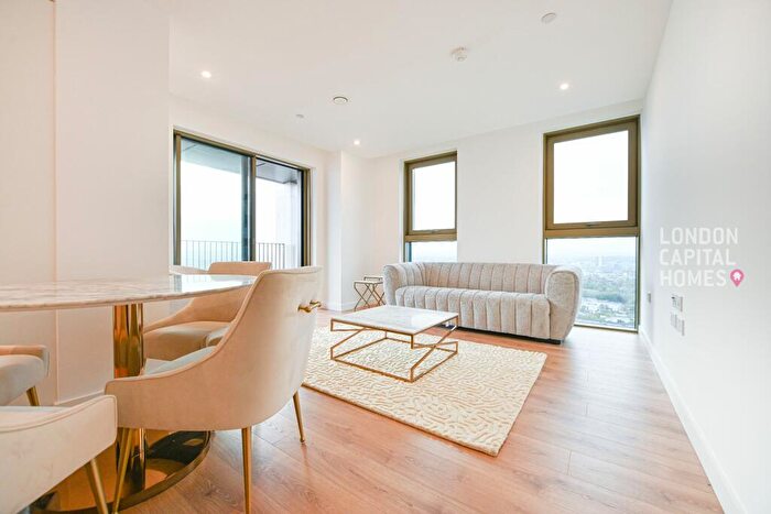 2 Bedroom Apartment To Rent In One Thames Quay, Marsh Wall, E14