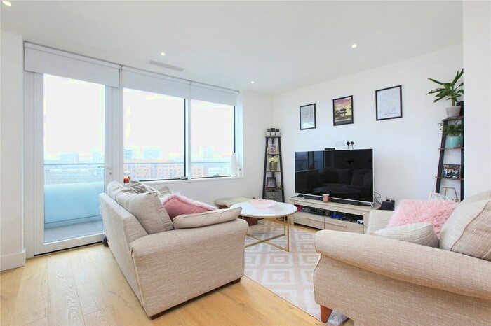 1 Bedroom Flat To Rent In Lombard Wharf, Battersea, SW11