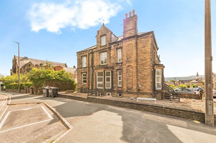 7 Bedroom End Of Terrace House For Sale In Percy Street, Huddersfield, HD2
