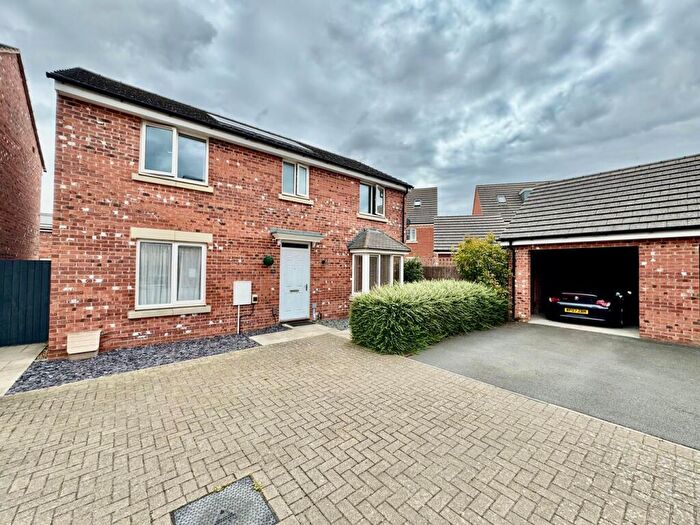 4 Bedroom Detached House For Sale In Betournay Close, Raunds, Wellingborough, NN9