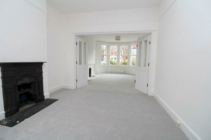 4 Bedroom Semi-Detached House To Rent In Bargery Road, London, SE6