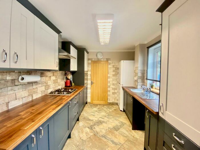 3 Bedroom House To Rent In Weston Lane, Southampton, SO19