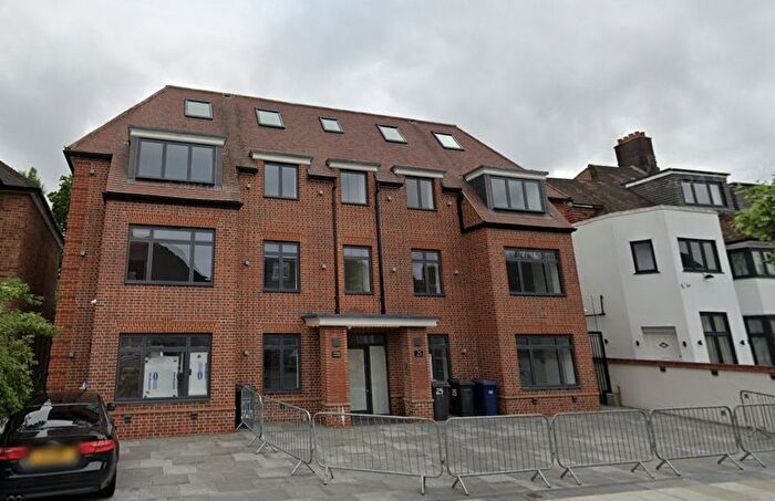 2 Bedroom Flat To Rent In Woodstock Road, Golders Green, NW11