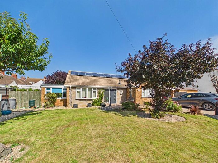 2 Bedroom Detached Bungalow For Sale In Farm Close, Sutton-On-Sea, LN12