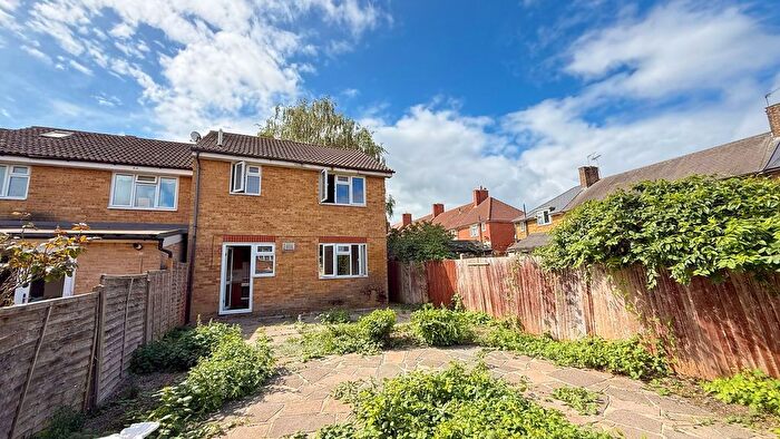 3 Bedroom End Of Terrace House For Sale In Groveside Close, Carshalton, Surrey., SM5