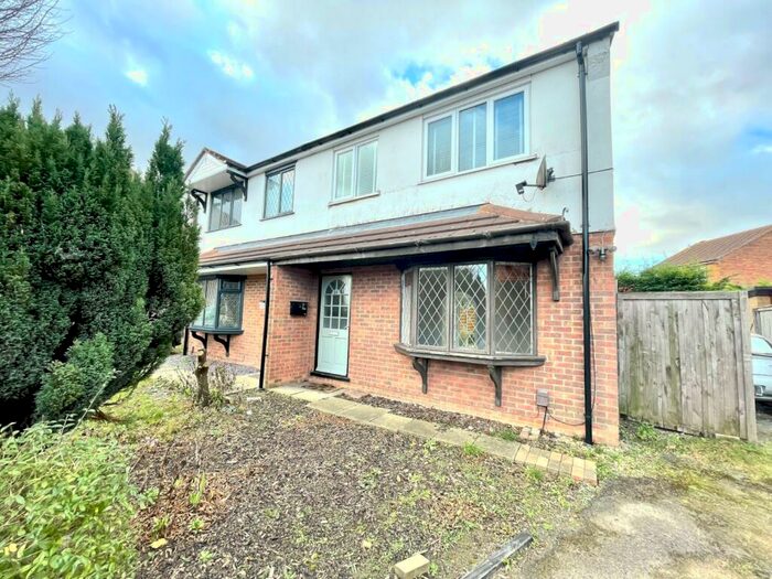 3 Bedroom Semi-Detached House To Rent In Chedworth Road, Lincoln, Lincolnshire, LN2