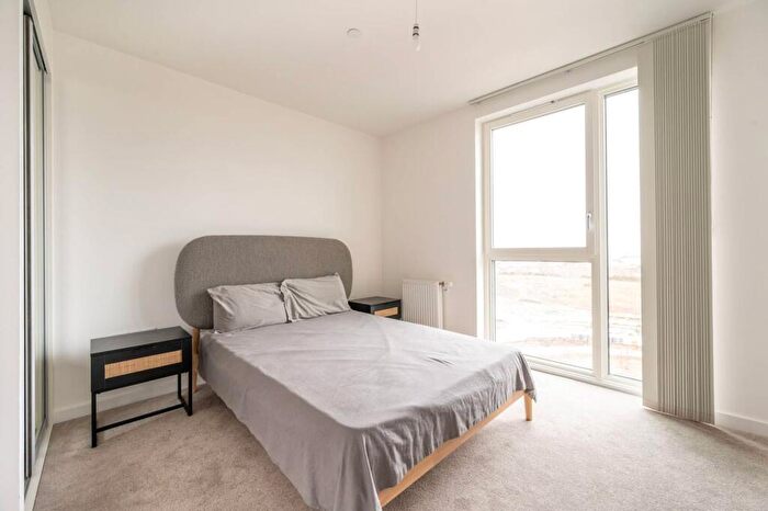 1 Bedroom Flat To Rent In Holcombe Mansions, Barking, IG11