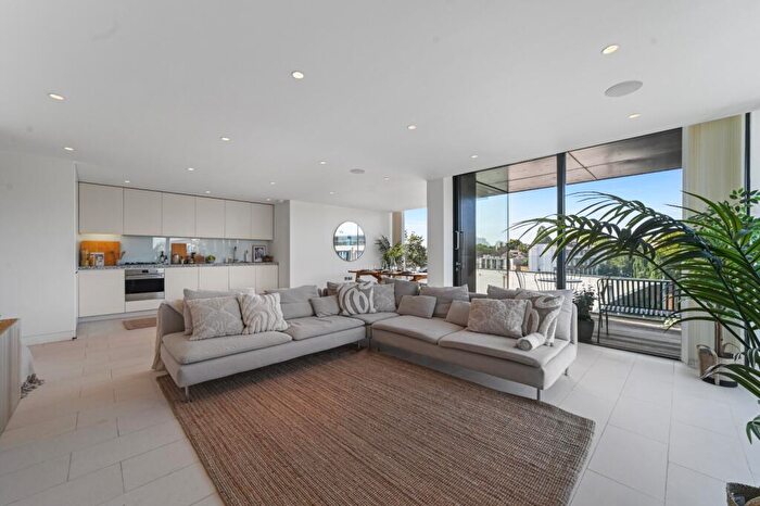 3 Bedroom Apartment To Rent In Latitude House, Oval Road, NW1