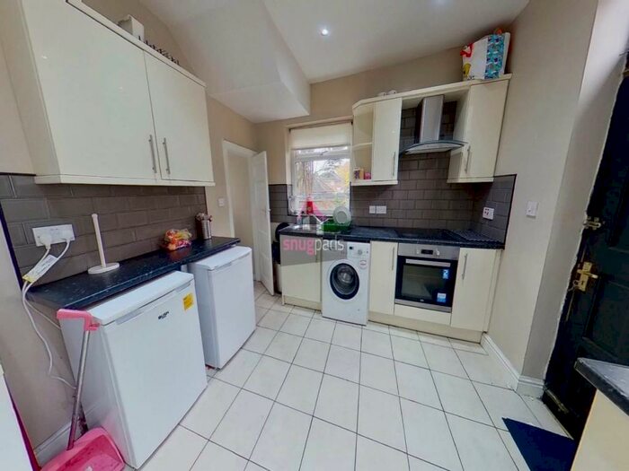 4 Bedroom House To Rent In Bolton Road, Salford, Manchester, M6