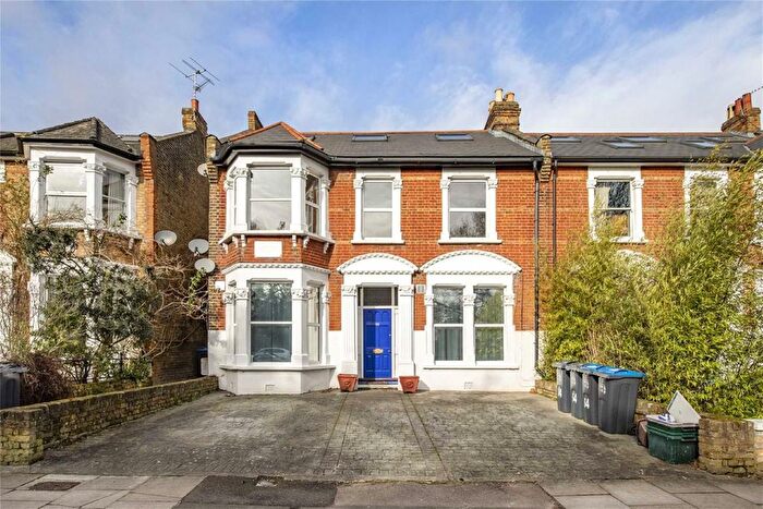 3 Bedroom Flat To Rent In Kings Road, Wimbledon, SW19
