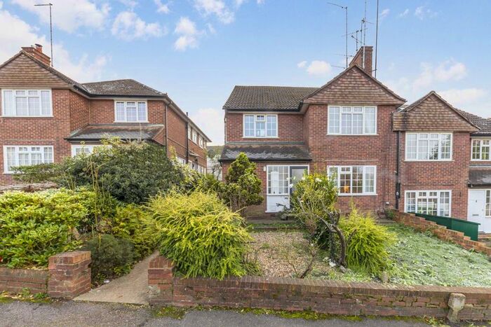 2 Bedroom Flat To Rent In Kelvedon Close, Kingston Upon Thames KT2