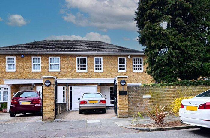 4 Bedroom Semi-Detached House To Rent In Minchenden Crescent, Southgate, London, N14