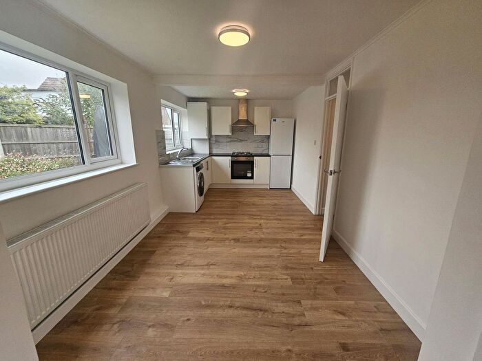 1 Bedroom Flat For Sale In Chesterfield Avenue, Benfleet, SS7
